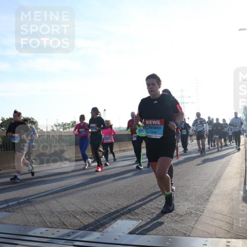 03.10.2025 - Köhlbrandbrückenlauf Luisa Fischer http://msf.ph/oto/8992326 03.10.2025 10:17:47 Position 3 1649, 00, 00 meine-sportfotos.de