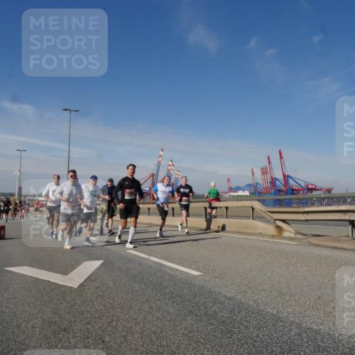 03.10.2025 - Köhlbrandbrückenlauf Matties Gatica Varas http://msf.ph/oto/8992330 03.10.2025 12:44:08 Position 2  meine-sportfotos.de