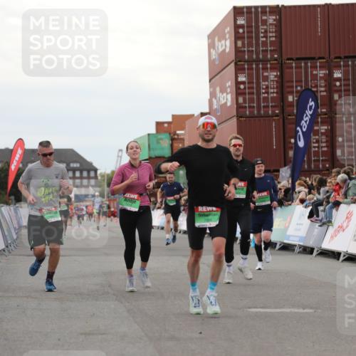 03.10.2025 - Köhlbrandbrückenlauf Yannick Fuchs http://msf.ph/oto/8992337 03.10.2025 16:03:28 Ziel 7013, 7094, 7224, 7284, 7418, 7485, 9103, 9632 meine-sportfotos.de