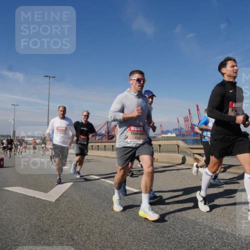 03.10.2025 - Köhlbrandbrückenlauf Matties Gatica Varas http://msf.ph/oto/8992348 03.10.2025 12:44:10 Position 2 4547 meine-sportfotos.de