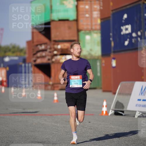 03.10.2025 - Köhlbrandbrückenlauf Michael Burmester http://msf.ph/oto/8992349 03.10.2025 09:51:46 Ziel 3350, 3809 meine-sportfotos.de
