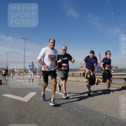 03.10.2025 - Köhlbrandbrückenlauf Matties Gatica Varas http://msf.ph/oto/8992355 03.10.2025 12:44:11 Position 2 4386 meine-sportfotos.de