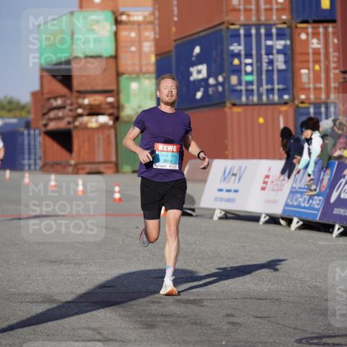 03.10.2025 - Köhlbrandbrückenlauf Michael Burmester http://msf.ph/oto/8992356 03.10.2025 09:51:47 Ziel 3086, 3350, 3809 meine-sportfotos.de