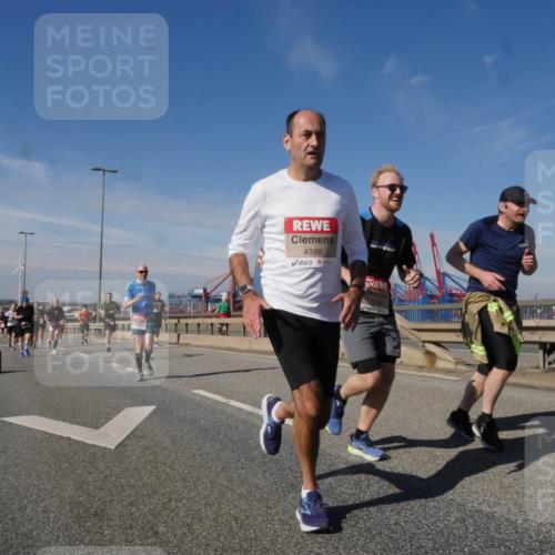 03.10.2025 - Köhlbrandbrückenlauf Matties Gatica Varas http://msf.ph/oto/8992357 03.10.2025 12:44:11 Position 2 4386, 118 meine-sportfotos.de