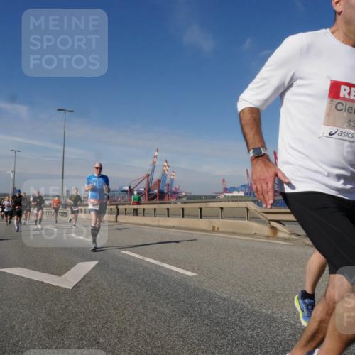 03.10.2025 - Köhlbrandbrückenlauf Matties Gatica Varas http://msf.ph/oto/8992359 03.10.2025 12:44:12 Position 2 4386 meine-sportfotos.de