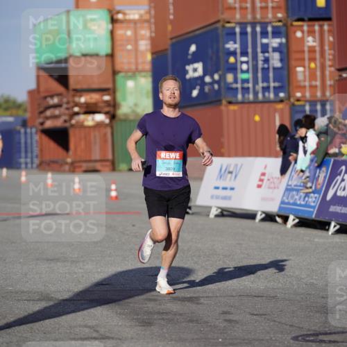 03.10.2025 - Köhlbrandbrückenlauf Michael Burmester http://msf.ph/oto/8992362 03.10.2025 09:51:47 Ziel 3086, 3350, 3809 meine-sportfotos.de