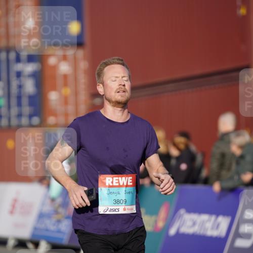 03.10.2025 - Köhlbrandbrückenlauf Michael Burmester http://msf.ph/oto/8992369 03.10.2025 09:51:48 Ziel 3086, 3350, 3809 meine-sportfotos.de