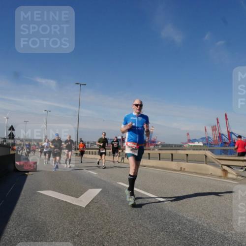 03.10.2025 - Köhlbrandbrückenlauf Matties Gatica Varas http://msf.ph/oto/8992374 03.10.2025 12:44:13 Position 2  meine-sportfotos.de