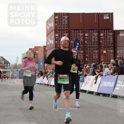 03.10.2025 - Köhlbrandbrückenlauf Yannick Fuchs http://msf.ph/oto/8992377 03.10.2025 16:03:29 Ziel 7013, 7094, 7224, 7284, 7418, 7485, 9103, 9632 meine-sportfotos.de