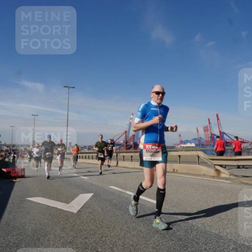 03.10.2025 - Köhlbrandbrückenlauf Matties Gatica Varas http://msf.ph/oto/8992379 03.10.2025 12:44:14 Position 2 4597, 118 meine-sportfotos.de