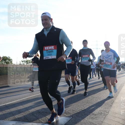 03.10.2025 - Köhlbrandbrückenlauf Luisa Fischer http://msf.ph/oto/8992387 03.10.2025 10:17:53 Position 3 3435, 1439, 1438, 41, 1640 meine-sportfotos.de