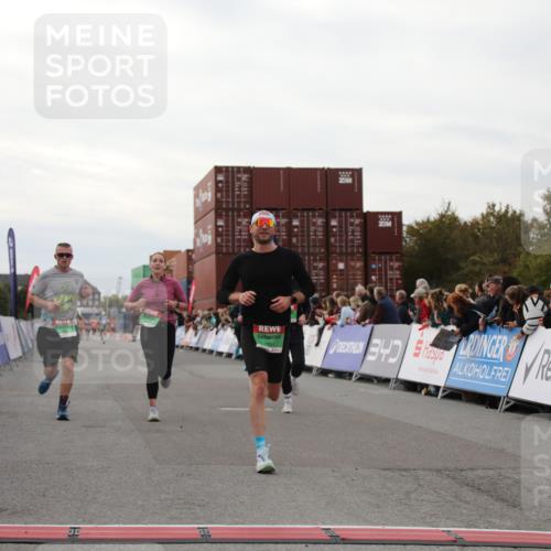 03.10.2025 - Köhlbrandbrückenlauf Yannick Fuchs http://msf.ph/oto/8992391 03.10.2025 16:03:29 Ziel 7013, 7094, 7224, 7284, 7418, 7485, 9103, 9632 meine-sportfotos.de