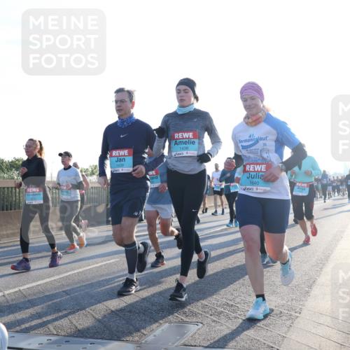 03.10.2025 - Köhlbrandbrückenlauf Luisa Fischer http://msf.ph/oto/8992395 03.10.2025 10:17:54 Position 3 1439, 1438, 41, 2012, 1640 meine-sportfotos.de