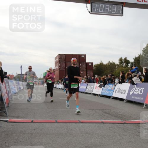 03.10.2025 - Köhlbrandbrückenlauf Yannick Fuchs http://msf.ph/oto/8992396 03.10.2025 16:03:29 Ziel 7013, 7094, 7224, 7284, 7418, 7485, 9103, 9632 meine-sportfotos.de