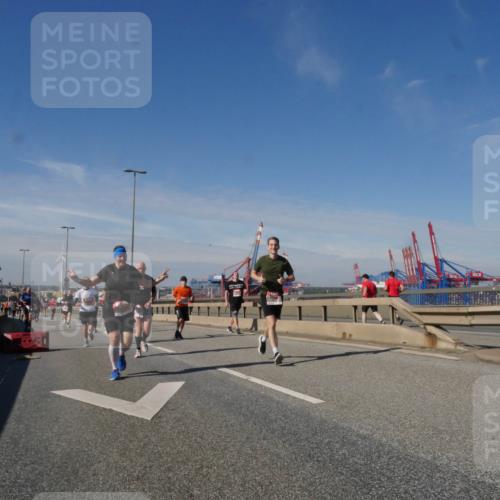 03.10.2025 - Köhlbrandbrückenlauf Matties Gatica Varas http://msf.ph/oto/8992397 03.10.2025 12:44:15 Position 2 118 meine-sportfotos.de