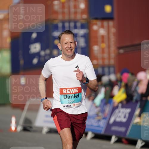 03.10.2025 - Köhlbrandbrückenlauf Michael Burmester http://msf.ph/oto/8992398 03.10.2025 09:51:52 Ziel 3086, 3809 meine-sportfotos.de