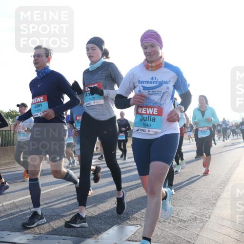 03.10.2025 - Köhlbrandbrückenlauf Luisa Fischer http://msf.ph/oto/8992401 03.10.2025 10:17:54 Position 3 1615, 1439, 20, 41, 29, 2012, 1438, 1640 meine-sportfotos.de
