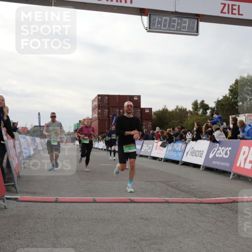 03.10.2025 - Köhlbrandbrückenlauf Yannick Fuchs http://msf.ph/oto/8992402 03.10.2025 16:03:29 Ziel 7013, 7094, 7224, 7284, 7418, 7485, 9103, 9632 meine-sportfotos.de