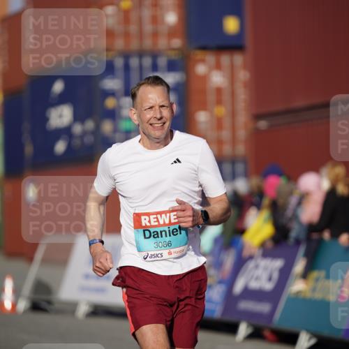 03.10.2025 - Köhlbrandbrückenlauf Michael Burmester http://msf.ph/oto/8992404 03.10.2025 09:51:52 Ziel 3086, 3809 meine-sportfotos.de