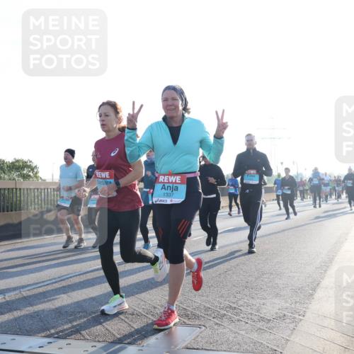 03.10.2025 - Köhlbrandbrückenlauf Luisa Fischer http://msf.ph/oto/8992414 03.10.2025 10:17:55 Position 3 1212, 1337 meine-sportfotos.de