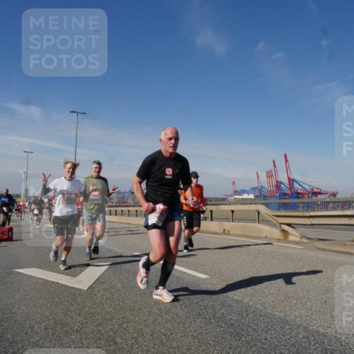 03.10.2025 - Köhlbrandbrückenlauf Matties Gatica Varas http://msf.ph/oto/8992416 03.10.2025 12:44:18 Position 2  meine-sportfotos.de