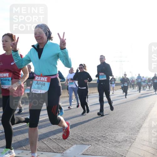 03.10.2025 - Köhlbrandbrückenlauf Luisa Fischer http://msf.ph/oto/8992417 03.10.2025 10:17:56 Position 3 1705, 1337 meine-sportfotos.de
