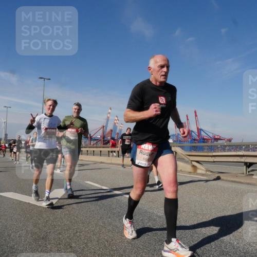 03.10.2025 - Köhlbrandbrückenlauf Matties Gatica Varas http://msf.ph/oto/8992420 03.10.2025 12:44:18 Position 2 36, 6647, 3 meine-sportfotos.de