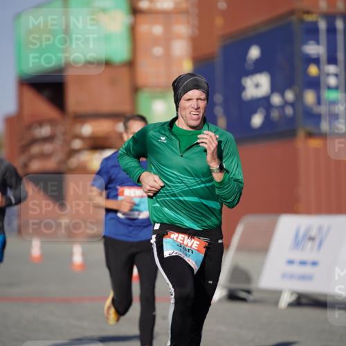 03.10.2025 - Köhlbrandbrückenlauf Michael Burmester http://msf.ph/oto/8992425 03.10.2025 09:52:01 Ziel 1026, 1187, 3756 meine-sportfotos.de