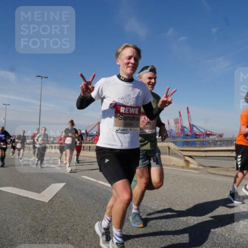 03.10.2025 - Köhlbrandbrückenlauf Matties Gatica Varas http://msf.ph/oto/8992428 03.10.2025 12:44:19 Position 2 11111, 4358, 803 meine-sportfotos.de