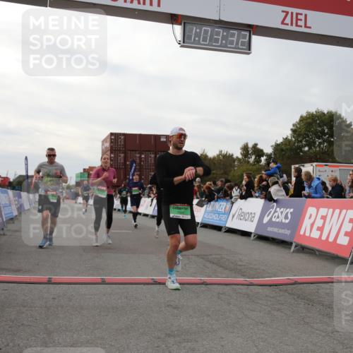 03.10.2025 - Köhlbrandbrückenlauf Yannick Fuchs http://msf.ph/oto/8992429 03.10.2025 16:03:30 Ziel 7013, 7094, 7224, 7284, 7418, 7485, 9103, 9632 meine-sportfotos.de