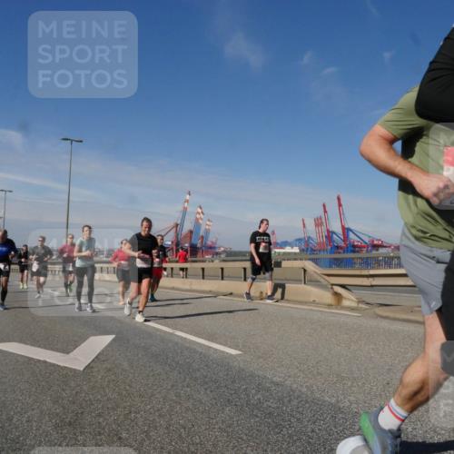 03.10.2025 - Köhlbrandbrückenlauf Matties Gatica Varas http://msf.ph/oto/8992431 03.10.2025 12:44:20 Position 2  meine-sportfotos.de