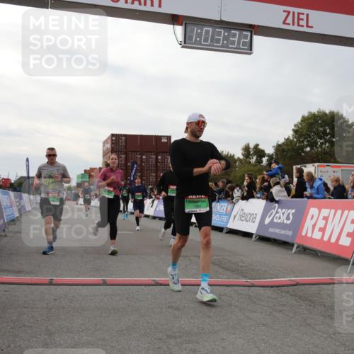 03.10.2025 - Köhlbrandbrückenlauf Yannick Fuchs http://msf.ph/oto/8992434 03.10.2025 16:03:30 Ziel 7013, 7094, 7224, 7284, 7418, 7485, 9103, 9632 meine-sportfotos.de