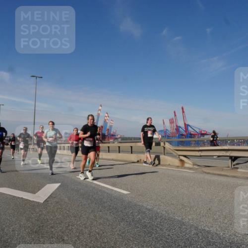 03.10.2025 - Köhlbrandbrückenlauf Matties Gatica Varas http://msf.ph/oto/8992439 03.10.2025 12:44:20 Position 2  meine-sportfotos.de