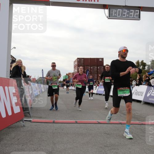 03.10.2025 - Köhlbrandbrückenlauf Yannick Fuchs http://msf.ph/oto/8992440 03.10.2025 16:03:30 Ziel 7013, 7094, 7224, 7284, 7418, 7485, 9103, 9632 meine-sportfotos.de