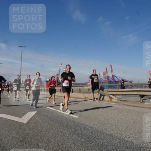 03.10.2025 - Köhlbrandbrückenlauf Matties Gatica Varas http://msf.ph/oto/8992442 03.10.2025 12:44:21 Position 2  meine-sportfotos.de