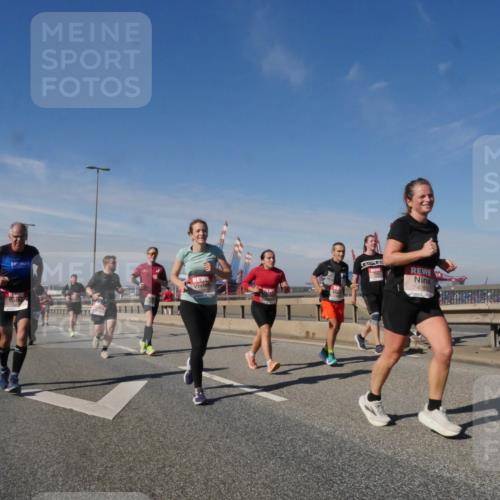 03.10.2025 - Köhlbrandbrückenlauf Matties Gatica Varas http://msf.ph/oto/8992452 03.10.2025 12:44:21 Position 2 4260 meine-sportfotos.de
