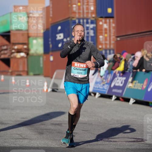 03.10.2025 - Köhlbrandbrückenlauf Michael Burmester http://msf.ph/oto/8992456 03.10.2025 09:52:03 Ziel 1026, 1187, 2722, 3248, 3756 meine-sportfotos.de