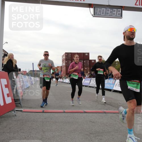 03.10.2025 - Köhlbrandbrückenlauf Yannick Fuchs http://msf.ph/oto/8992457 03.10.2025 16:03:31 Ziel 7094, 7224, 7284, 7418, 7485, 9103, 9632, 9666 meine-sportfotos.de