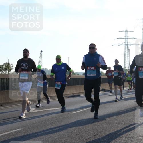 03.10.2025 - Köhlbrandbrückenlauf Luisa Fischer http://msf.ph/oto/8992460 03.10.2025 10:18:00 Position 3 3835, 1371, 1469 meine-sportfotos.de