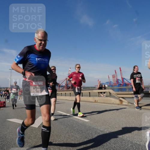 03.10.2025 - Köhlbrandbrückenlauf Matties Gatica Varas http://msf.ph/oto/8992464 03.10.2025 12:44:23 Position 2 5977 meine-sportfotos.de