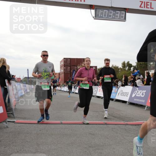 03.10.2025 - Köhlbrandbrückenlauf Yannick Fuchs http://msf.ph/oto/8992470 03.10.2025 16:03:31 Ziel 7094, 7224, 7284, 7418, 7485, 9103, 9632, 9666 meine-sportfotos.de