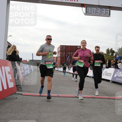 03.10.2025 - Köhlbrandbrückenlauf Yannick Fuchs http://msf.ph/oto/8992478 03.10.2025 16:03:31 Ziel 7094, 7224, 7284, 7418, 7485, 9103, 9632, 9666 meine-sportfotos.de