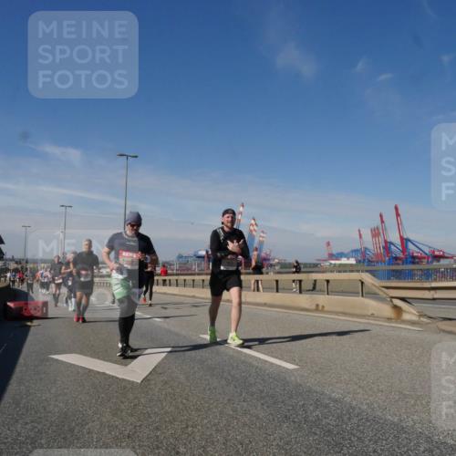 03.10.2025 - Köhlbrandbrückenlauf Matties Gatica Varas http://msf.ph/oto/8992482 03.10.2025 12:44:25 Position 2  meine-sportfotos.de