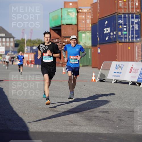 03.10.2025 - Köhlbrandbrückenlauf Michael Burmester http://msf.ph/oto/8992484 03.10.2025 09:52:06 Ziel 1026, 1187, 2722, 3248, 3756 meine-sportfotos.de