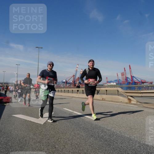 03.10.2025 - Köhlbrandbrückenlauf Matties Gatica Varas http://msf.ph/oto/8992485 03.10.2025 12:44:25 Position 2 111 meine-sportfotos.de