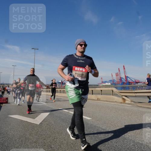 03.10.2025 - Köhlbrandbrückenlauf Matties Gatica Varas http://msf.ph/oto/8992494 03.10.2025 12:44:26 Position 2 6742 meine-sportfotos.de