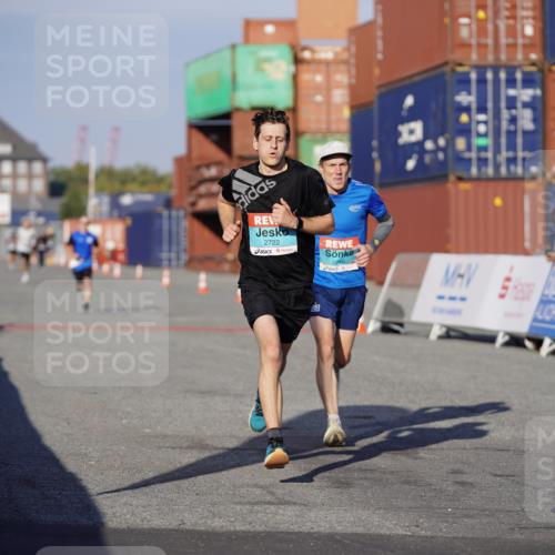 03.10.2025 - Köhlbrandbrückenlauf Michael Burmester http://msf.ph/oto/8992497 03.10.2025 09:52:07 Ziel 1026, 1187, 2722, 3248, 3756 meine-sportfotos.de