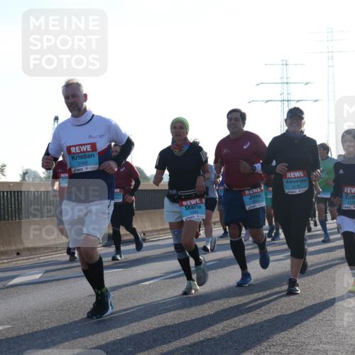 03.10.2025 - Köhlbrandbrückenlauf Luisa Fischer http://msf.ph/oto/8992499 03.10.2025 10:18:04 Position 3 3166, 1093, 2964, 3175, 3178 meine-sportfotos.de