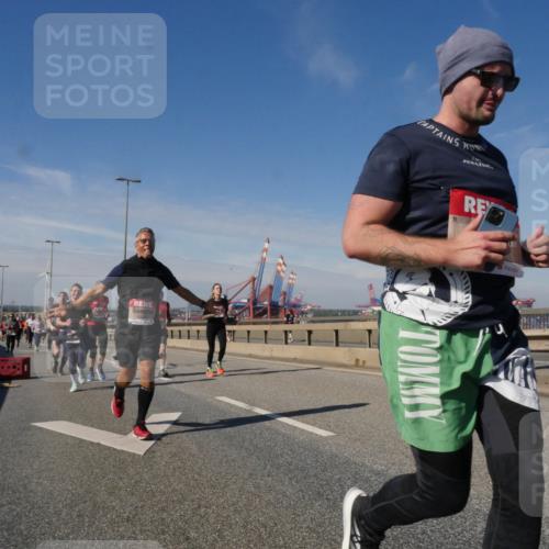 03.10.2025 - Köhlbrandbrückenlauf Matties Gatica Varas http://msf.ph/oto/8992500 03.10.2025 12:44:27 Position 2  meine-sportfotos.de