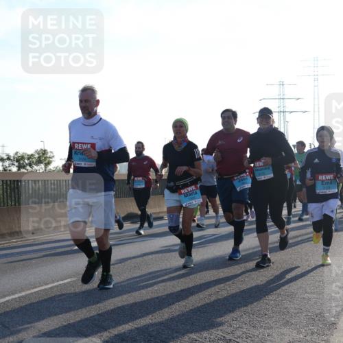 03.10.2025 - Köhlbrandbrückenlauf Luisa Fischer http://msf.ph/oto/8992502 03.10.2025 10:18:04 Position 3 3166, 1093, 3175, 3178 meine-sportfotos.de